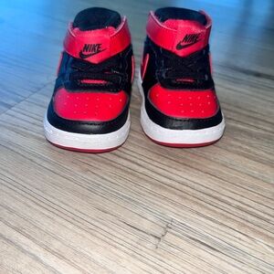 Nike Kids Sneakers in Red and Black